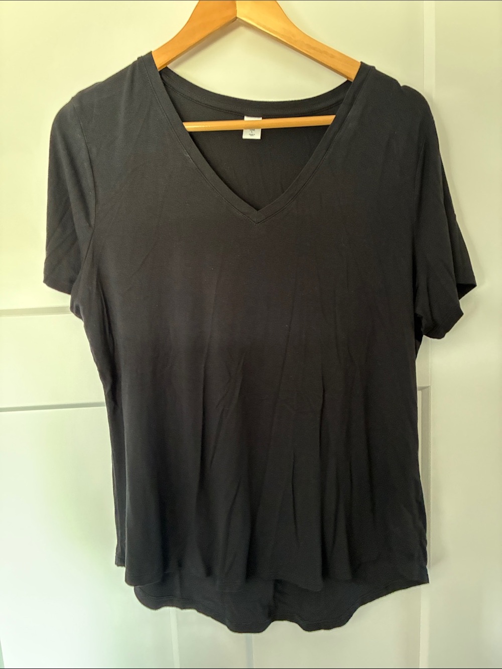 Old Navy Women's Black V-Neck Short Sleeve Tee
